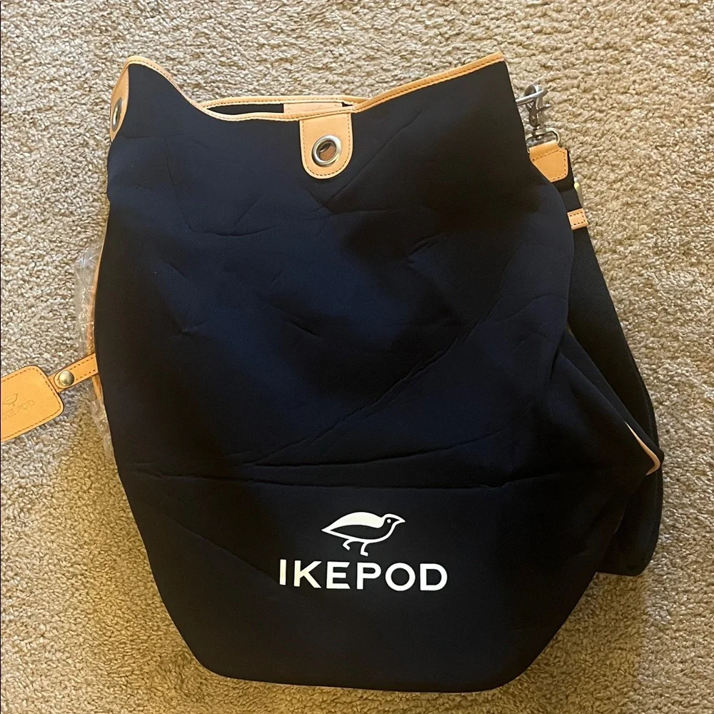 IKEPOD Black and Tan Tote Bag
